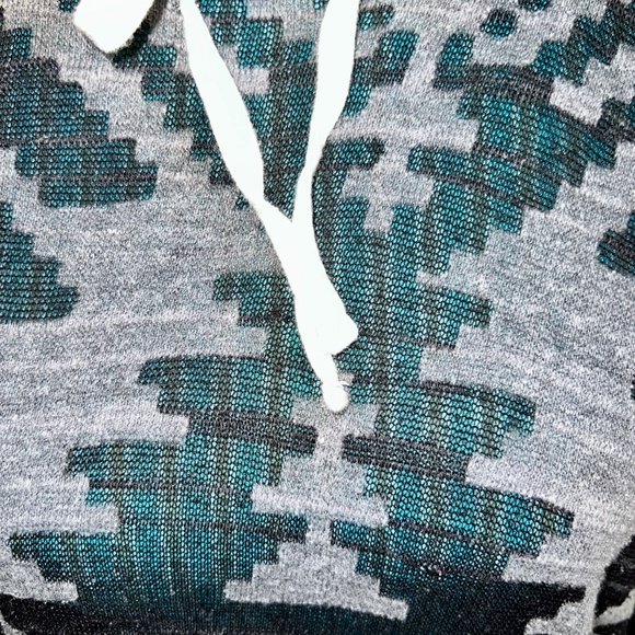 HOLLISTER AZTEC  BURNOUT PULLOVER HOODIE HI LOW SZ XS/S - Picture 3 of 4